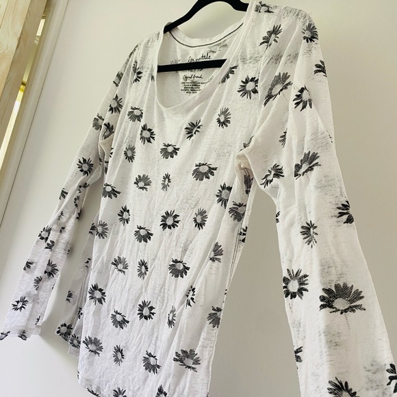 White Daisy Top - Picture 2 of 3